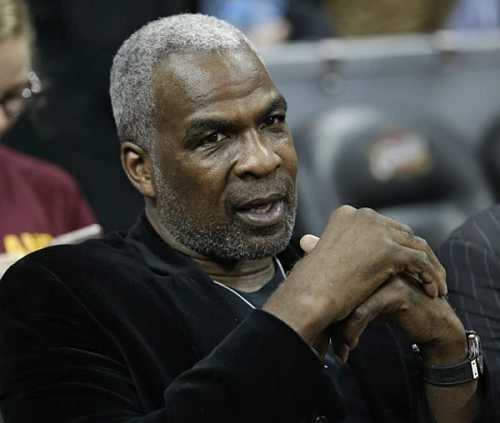 Ex-Knicks Star Charles Oakley Arrested at Las Vegas Casino, Accused of Fraud Ex-Knicks Star Charles Oakley Arrested at Las Vegas Casino, Accused of Fraud